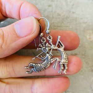 ♥️ Navajo ♥️ Vintage Signed Sterling Silver Kokopelli Earrings
